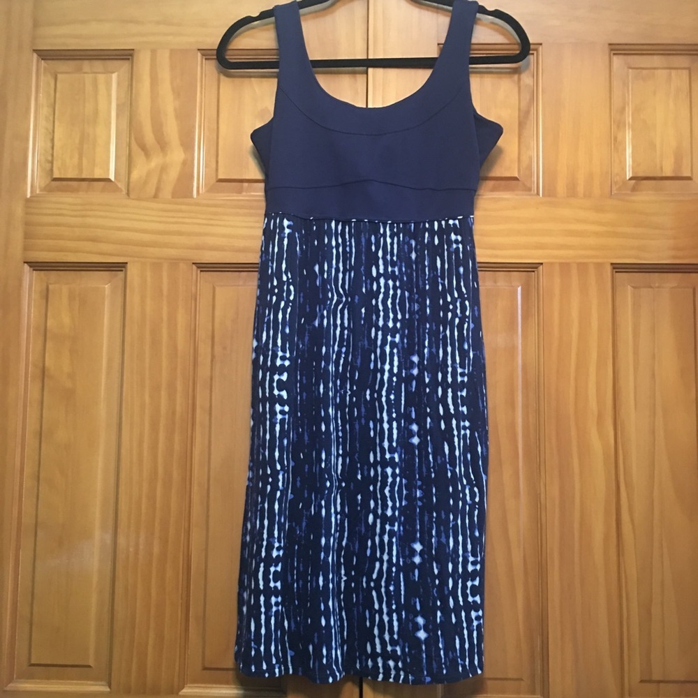 Athleta Navy and White Patterned Midi Dress